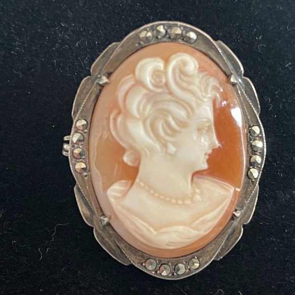 Romantic Carved Shell Cameo Brooch, Silver and Marcasite Frame, Vintage Jewelry - Picture 11 of 11